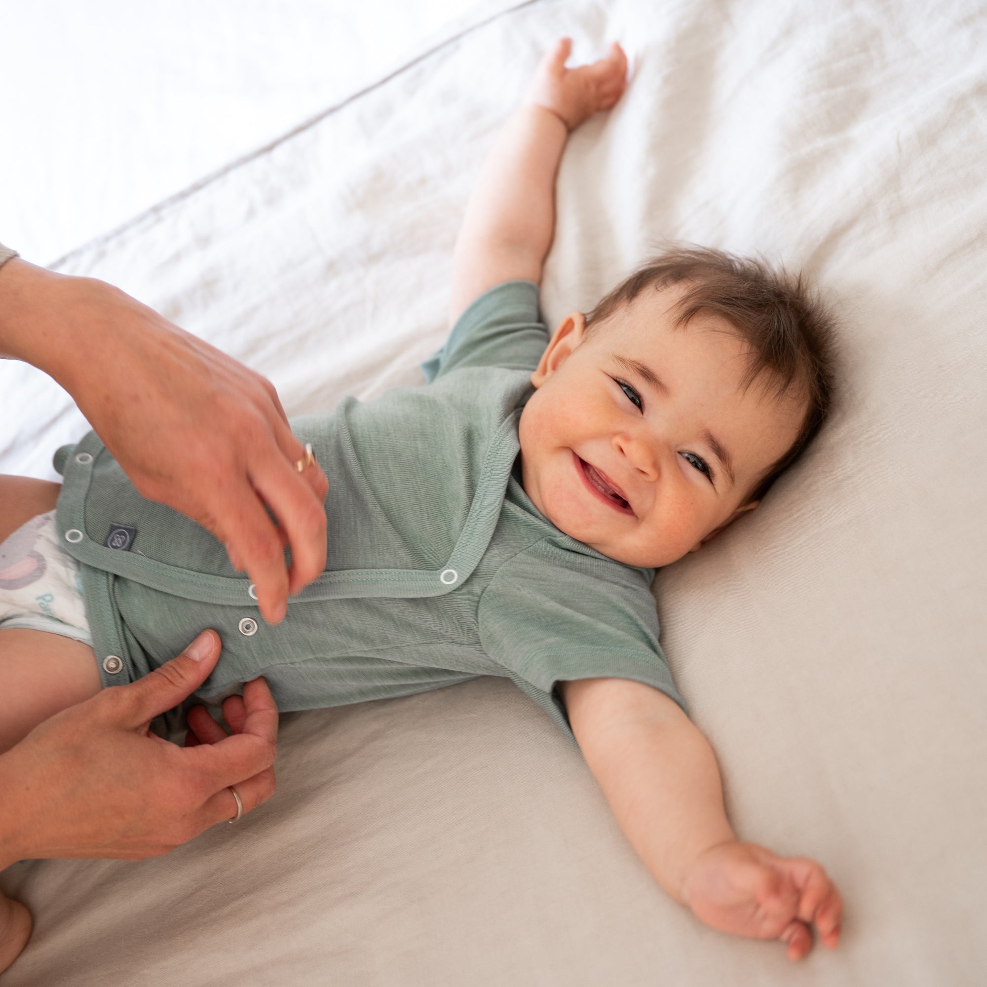 Body incrociato a maniche corte in lana-seta | Essential Menta