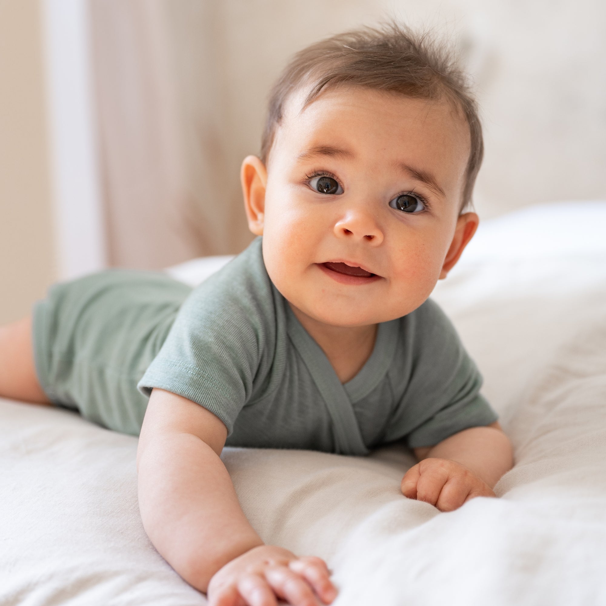 Body incrociato a maniche corte in lana-seta | Essential Menta