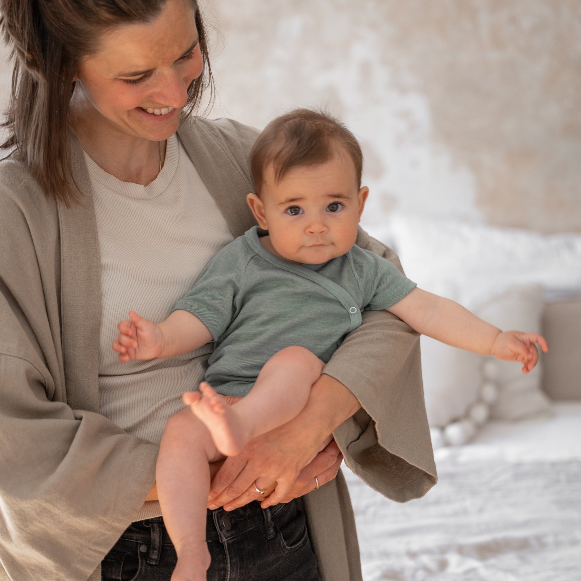 Body incrociato a maniche corte in lana-seta | Essential Menta