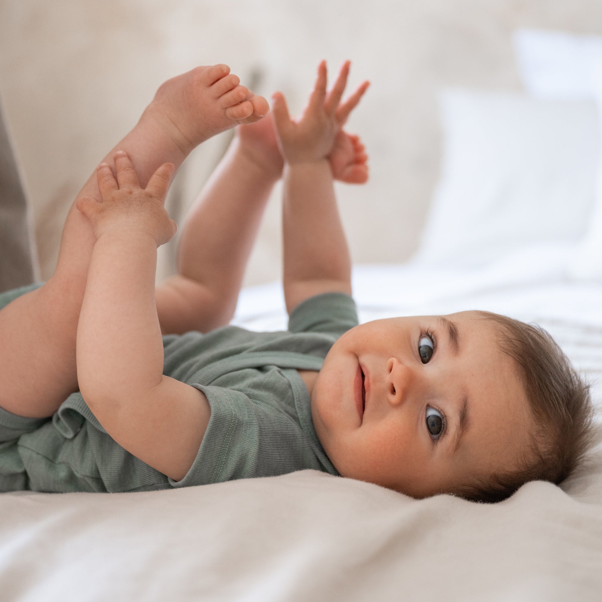 Body incrociato a maniche corte in lana-seta | Essential Menta