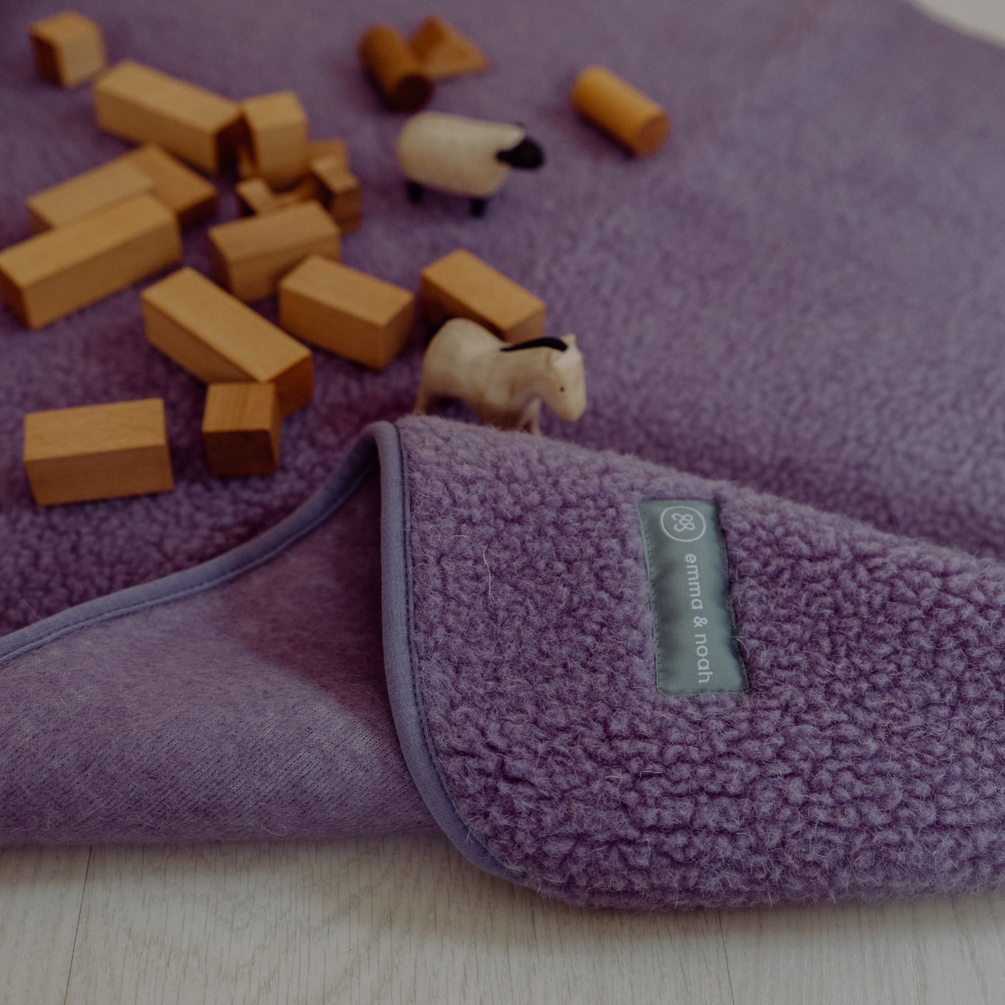 Coperta coccolosa in lana merino teddy | Essential Lavanda