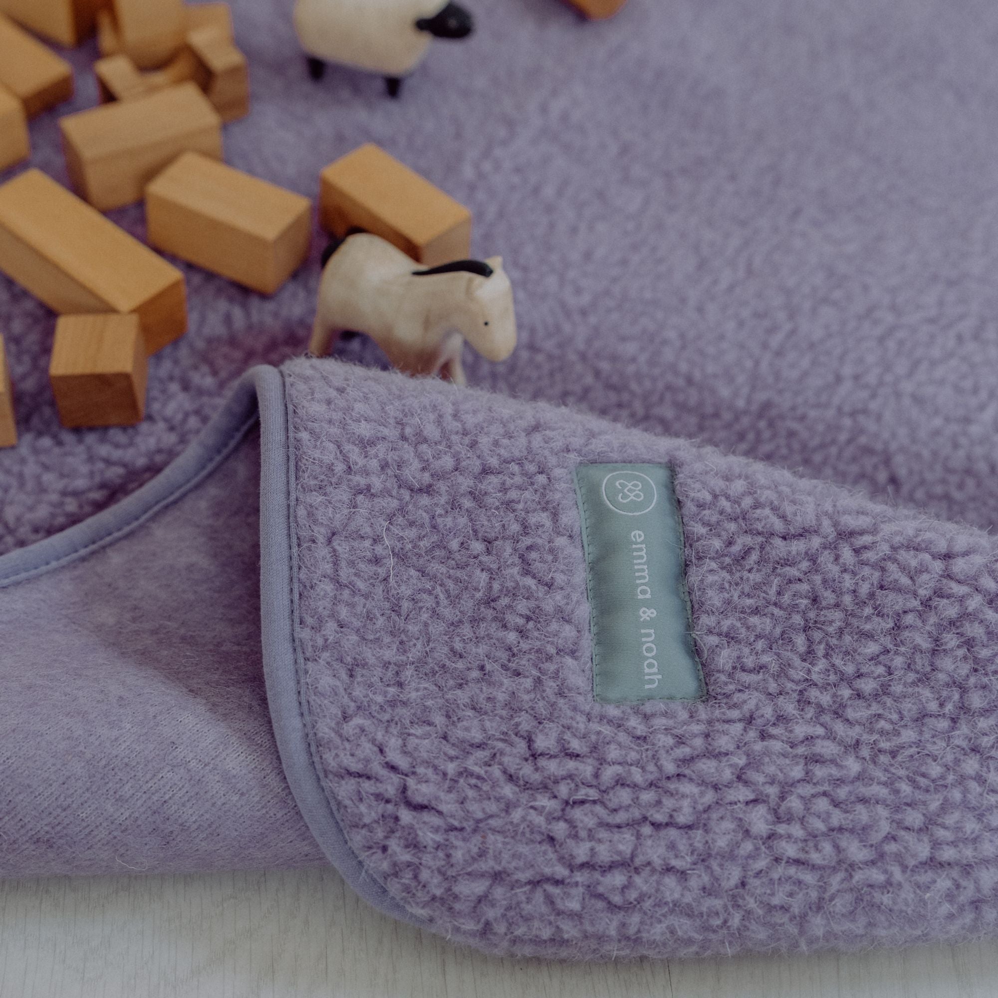 Coperta coccolosa in lana merino teddy | Essential Lavanda